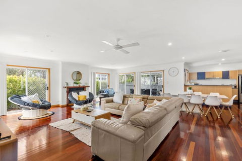 Sandlewood Breeze - Pet Friendly - Community Pool - Surfers Paradise Gold Coast 2