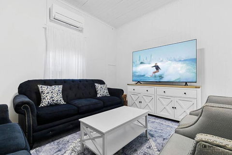 Sandown Beachside Cottage - Surfers Paradise Gold Coast 1