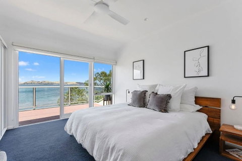 Sandy Bay Beachfront Oasis Direct Beach Access - Surfers Paradise Gold Coast 3