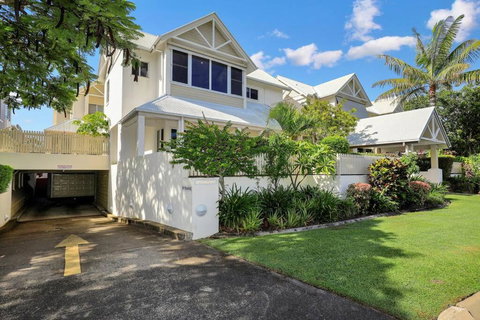 Sandy Cove @ Royle Palms - Surfers Paradise Gold Coast 0