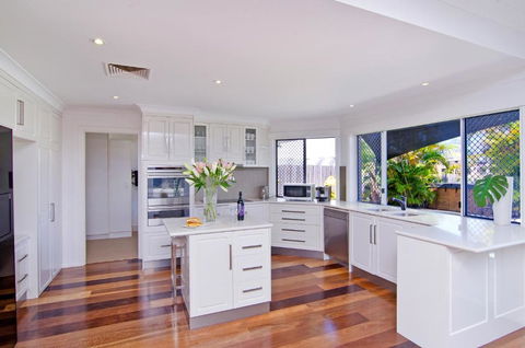 SEACLUSION 5 Bed Waterfront, Sleeps 12 - Surfers Paradise Gold Coast 1