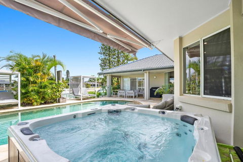 SEACLUSION 5 Bed Waterfront, Sleeps 12 - Surfers Paradise Gold Coast 3