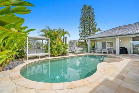 SEACLUSION 5 Bed Waterfront, Sleeps 12 - Surfers Paradise Gold Coast 2