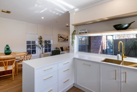Serene Retreat On The City Fringe - Surfers Paradise Gold Coast 3
