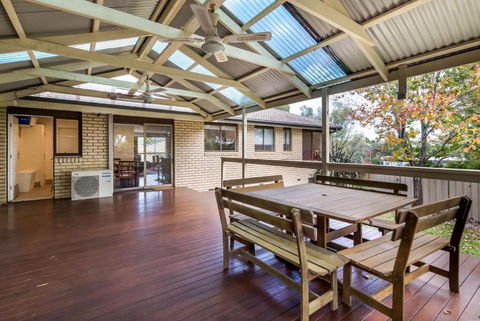 Spacious And Restful Holiday Home With Backyard - Surfers Paradise Gold Coast 0