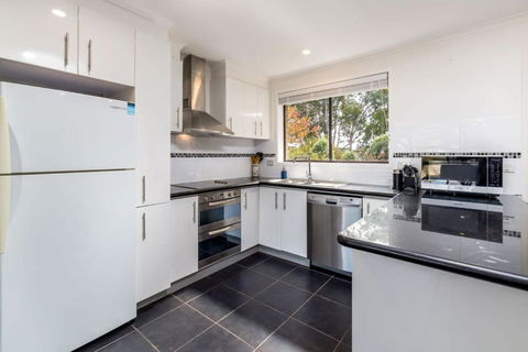 Spacious And Restful Holiday Home With Backyard - Surfers Paradise Gold Coast 2