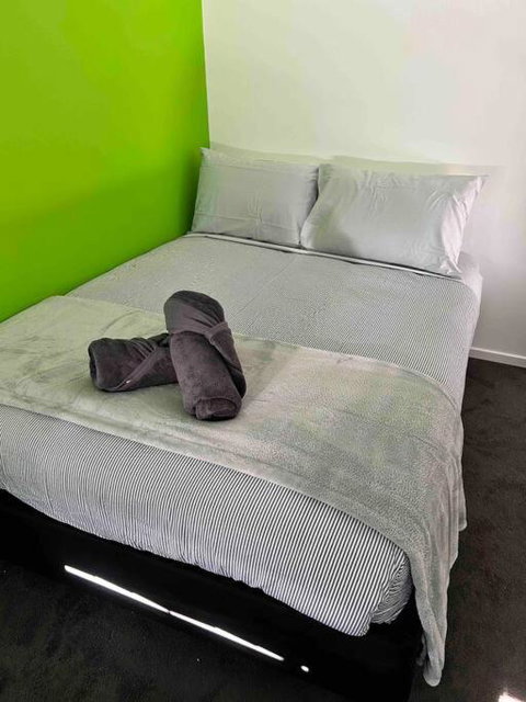 Stay At Linton - Surfers Paradise Gold Coast 3