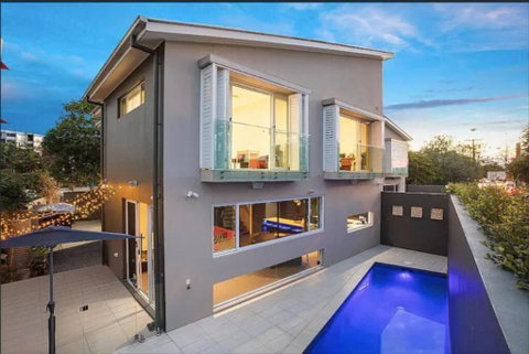 Stylish Surfers Paradise Haven 4BR4B Stunning Pool 2 - Surfers Paradise Gold Coast 0