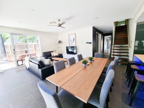Stylish Surfers Paradise Haven 4BR4B Stunning Pool 2 - Surfers Paradise Gold Coast 2