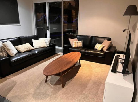 Stylish Surfers Paradise Haven 4BR4B Stunning Pool 2 - Surfers Paradise Gold Coast 3