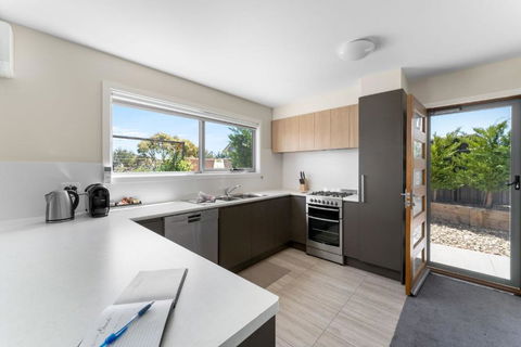 T Bar On Twynam - Modern 2BR Apartment L WiFi L Netflix L BBQ L Smart TV L Air-Con - Surfers Paradise Gold Coast 0
