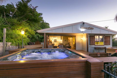 Beachside Cottages - Surfers Paradise Gold Coast 0