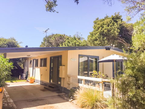 Beachwalk Cottage - Surfers Paradise Gold Coast 3