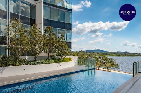 Beautiful Modern Lake View Apartment - Surfers Paradise Gold Coast 0