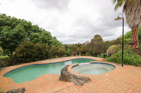 Beautiful Resort Retreat Villa In The Yarra Valley - Entertainer's Delight - Surfers Paradise Gold Coast 3