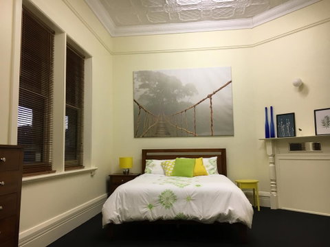 BELMONT 11 Bedroom Home In The Heart Of Victor Harbor - Surfers Paradise Gold Coast 0