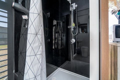 Big Tiny Paz Seven Hills Tiny House, Tallarook - Surfers Paradise Gold Coast 3