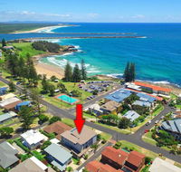 Bimbadeen Unit 3 - across from the beach - lift in complex