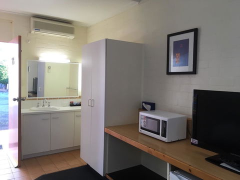 Bishops Lodge Narrandera - Surfers Paradise Gold Coast 3