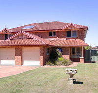 Blue Bay 83a Rocky Point Road - Foxtel  air conditioning downstairs - Surfers Paradise Gold Coast