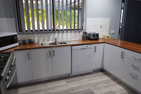 Blue Wren BnB Bathurst - Surfers Paradise Gold Coast 2