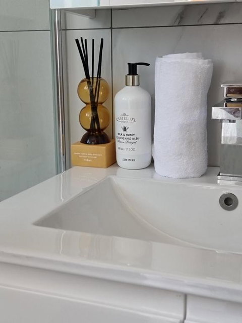 The Lux Guest House - Surfers Paradise Gold Coast 2