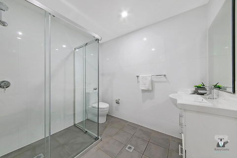 WARRICK FRAM 3 BEDS APT FREE PARKING WALK TO WESTFIELD CLOSE TO HOSPITAL NWF003 - Surfers Paradise Gold Coast 3
