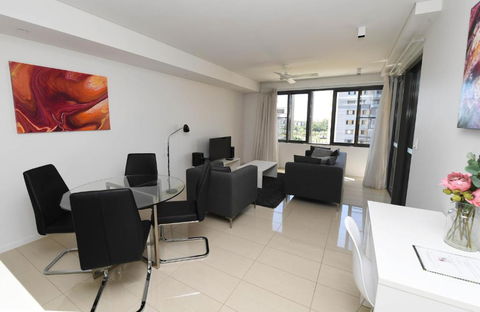 WATERFRONT DARWIN TROPICAL DELIGHT - Surfers Paradise Gold Coast 2