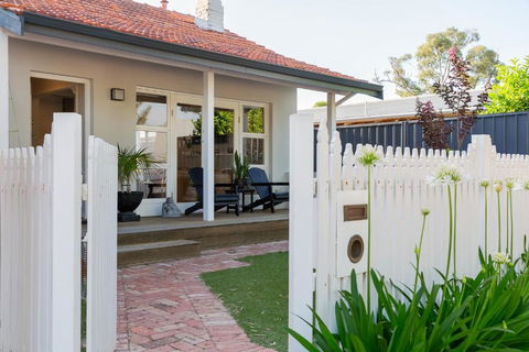 Guildford Cottage By Swan Bnb Management - Surfers Paradise Gold Coast 0