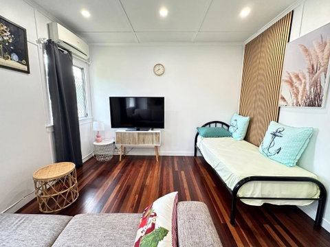 Zen Escape Guest House- Hidden Little Gem, Funky Corner, Boutique Granny Flat - Surfers Paradise Gold Coast 3
