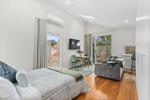 WILL56 - Gumtree Studio - Surfers Paradise Gold Coast 2