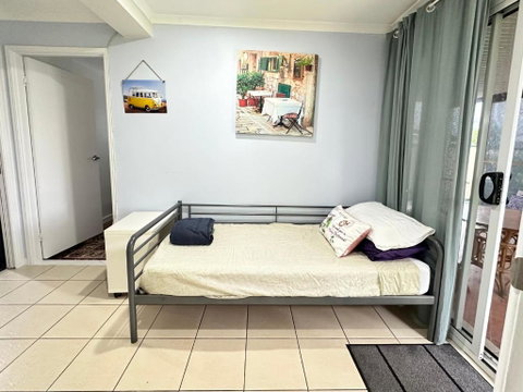 Zen Escape Guest House- Zen Garden Tiny Home, Nooky Studio - Surfers Paradise Gold Coast 3