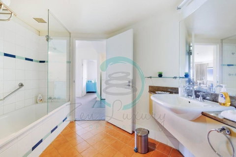 ZEN88 Esplanade: 3-BR Luxury Suite Near Waterfront - Surfers Paradise Gold Coast 2