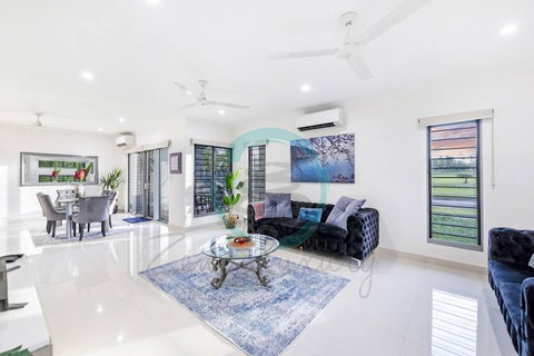 Zenhouse: Stylish Muirhead Home Near Park/Hospital - Surfers Paradise Gold Coast 0