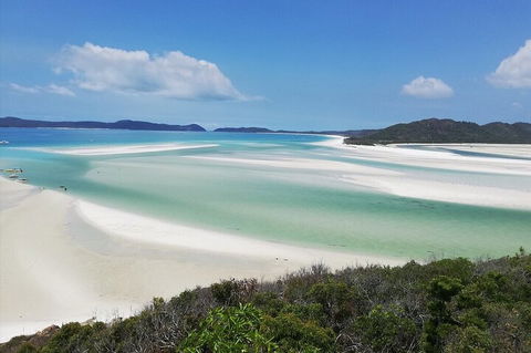 2-Night Whitsundays Sailing Cruise Incl. Whitehaven Beach & Great Barrier Reef - Surfers Paradise Gold Coast 1