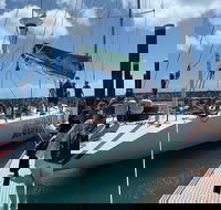 2-Night Whitsundays Sailing Cruise incl. Whitehaven Beach  Great Barrier Reef - Surfers Paradise Gold Coast